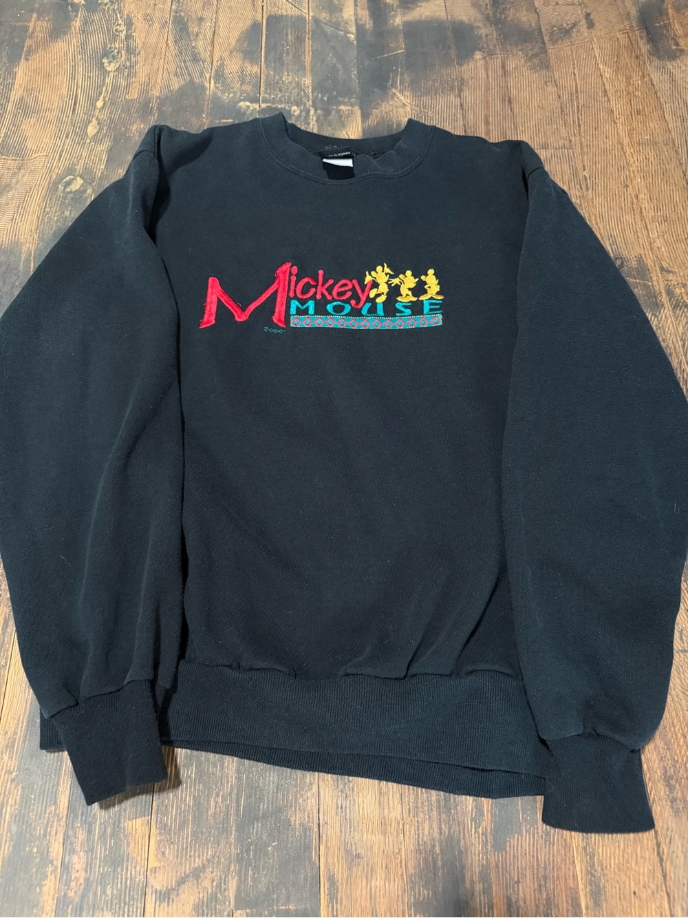 Vintage Disney Unlimited  Mickey Mouse Embroidered Sweatshirt Adult Size Medium
